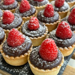 Mini Tarte Cu Ciocolata Neagra